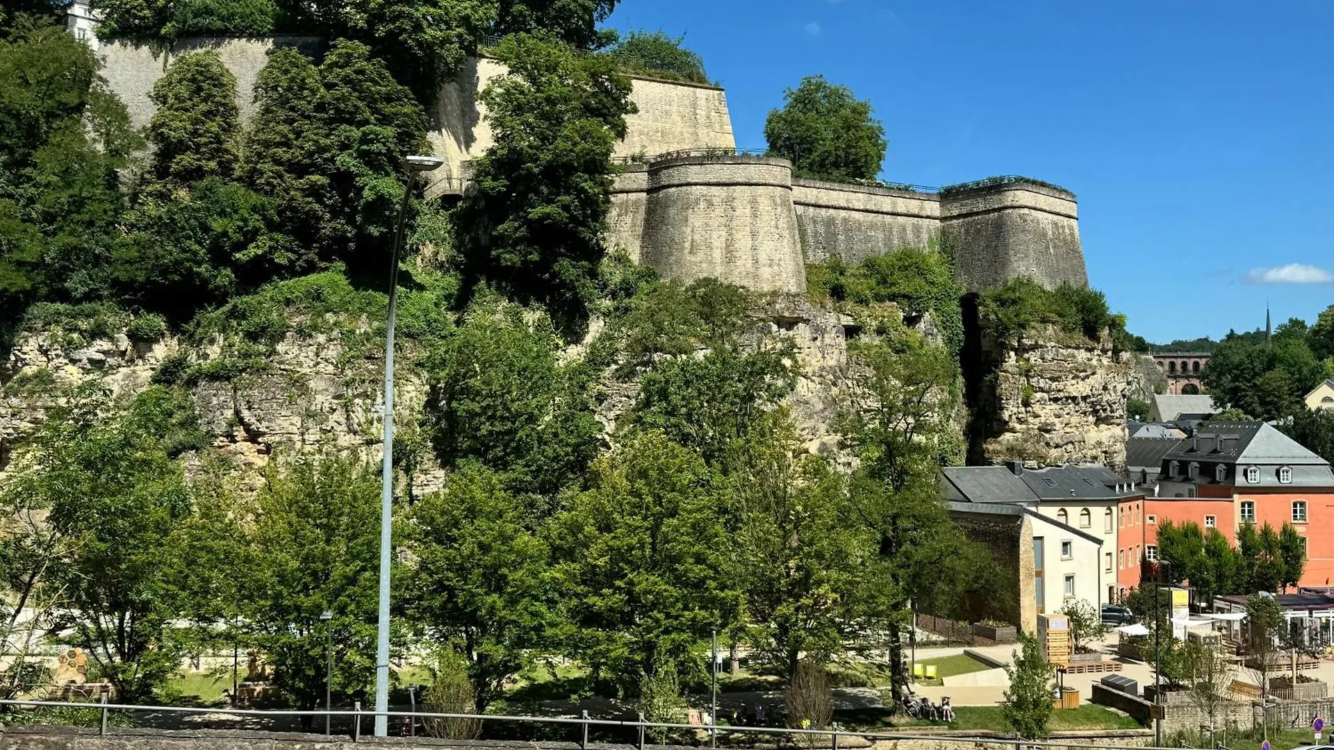 Pensión Hotel Historic Town Luxe And Epic View Luxemburgo